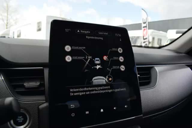 Renault Arkana (2022) thumbnail 16