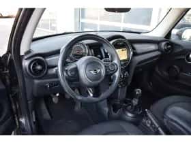 MINI Cooper (2016) thumbnail 4