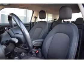 MINI Cooper (2016) thumbnail 5