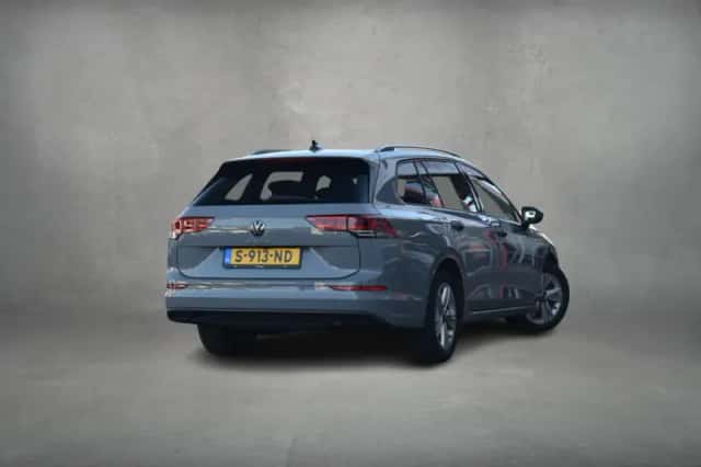 Volkswagen Golf (2023) thumbnail 3