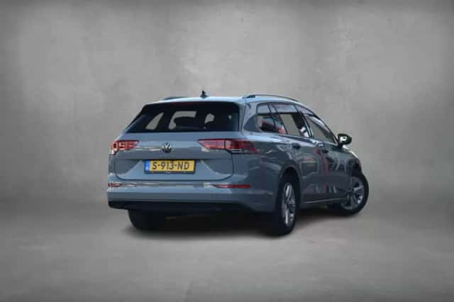 Volkswagen Golf (2023) thumbnail 3