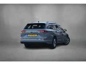 Volkswagen Golf (2023) thumbnail 3