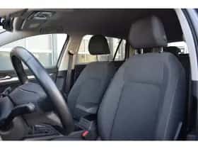 Volkswagen Golf (2023) thumbnail 5