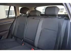 Volkswagen Golf (2023) thumbnail 6