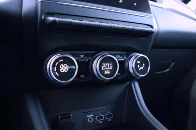 Renault Captur (2020) thumbnail 18