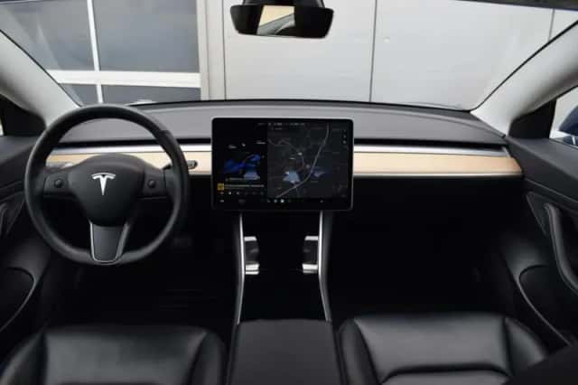 Tesla Model 3 (2019) thumbnail 13