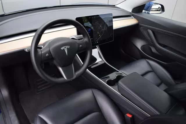 Tesla Model 3 (2019) thumbnail 4