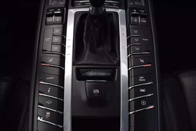 Porsche Macan (2018) thumbnail 19