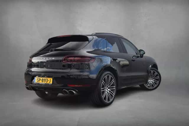 Porsche Macan (2018) thumbnail 3