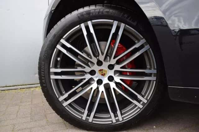 Porsche Macan (2018) thumbnail 27