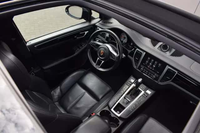 Porsche Macan (2018) thumbnail 28