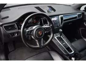 Porsche Macan (2018) thumbnail 4