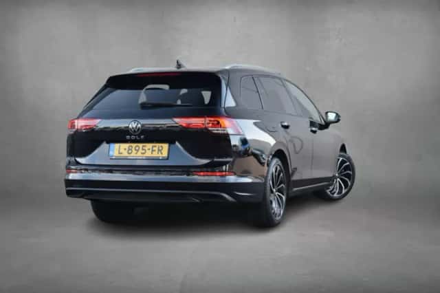 Volkswagen Golf (2021) thumbnail 3
