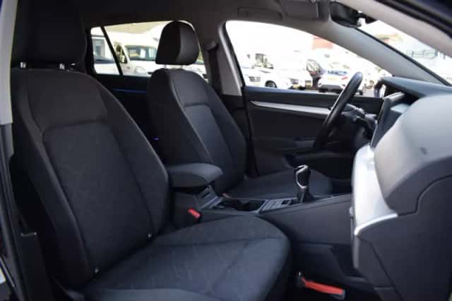 Volkswagen Golf (2021) thumbnail 21