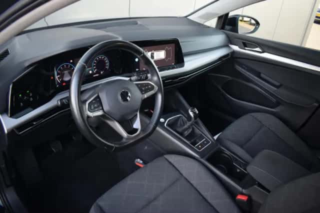 Volkswagen Golf (2021) thumbnail 4
