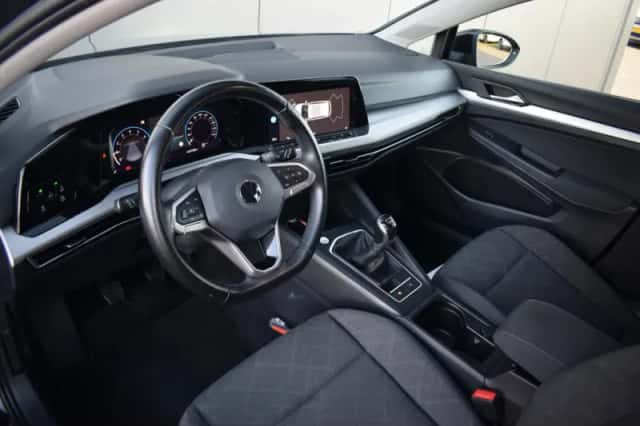Volkswagen Golf (2021) thumbnail 4