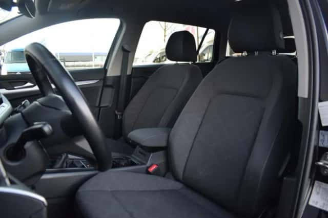 Volkswagen Golf (2021) thumbnail 5