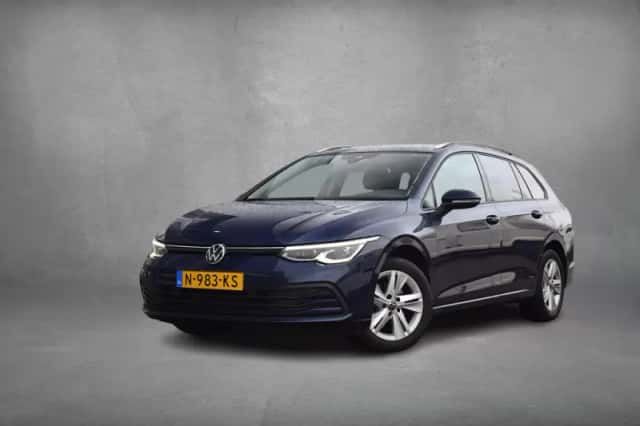 Volkswagen Golf (2021) thumbnail 2