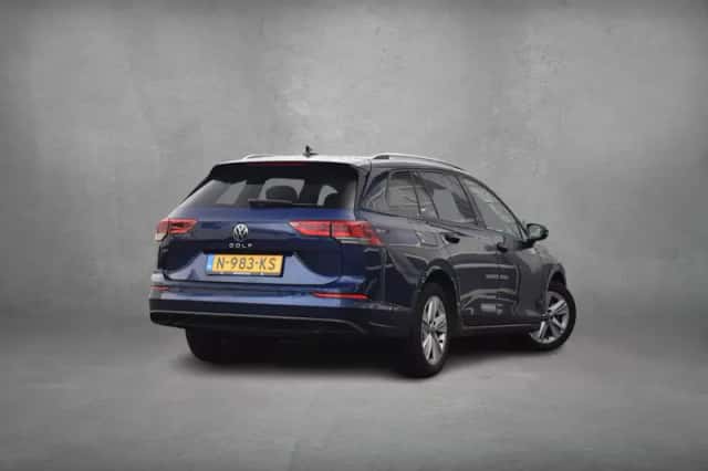 Volkswagen Golf (2021) thumbnail 3