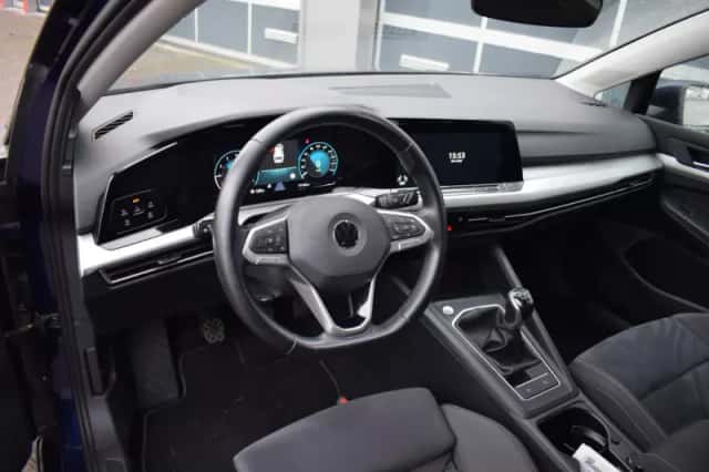 Volkswagen Golf (2021) thumbnail 4