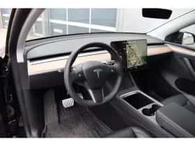 Tesla Model Y (2023) thumbnail 4