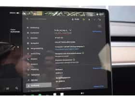 Tesla Model Y (2023) thumbnail 7