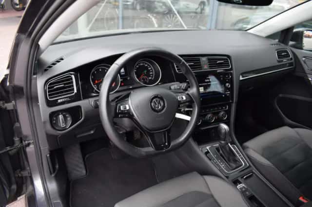 Volkswagen Golf (2017) thumbnail 4