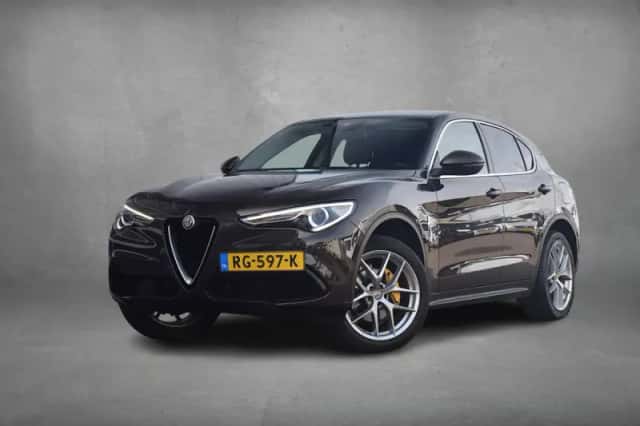 Alfa Romeo Stelvio (2017) thumbnail 2