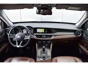 Alfa Romeo Stelvio (2017) thumbnail 12