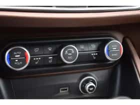 Alfa Romeo Stelvio (2017) thumbnail 17