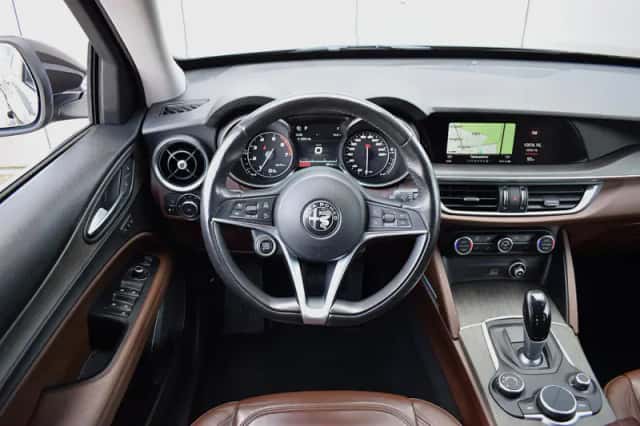 Alfa Romeo Stelvio (2017) thumbnail 20