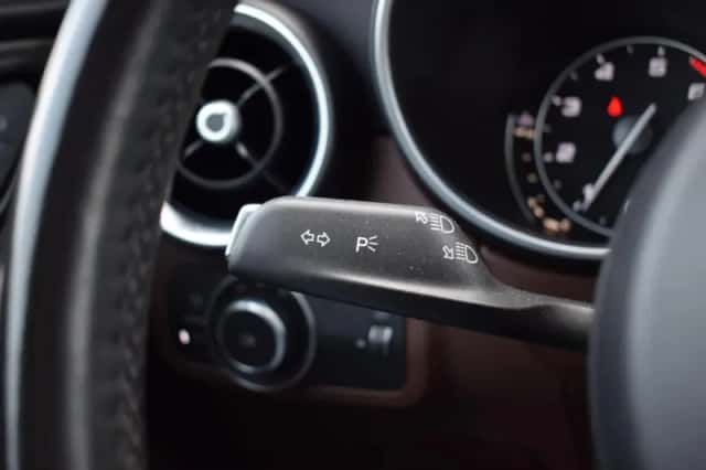 Alfa Romeo Stelvio (2017) thumbnail 21