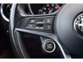 Alfa Romeo Stelvio (2017) thumbnail 22