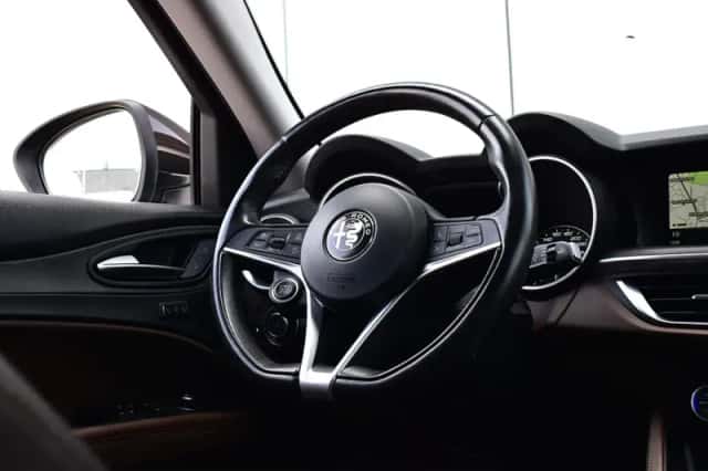 Alfa Romeo Stelvio (2017) thumbnail 29