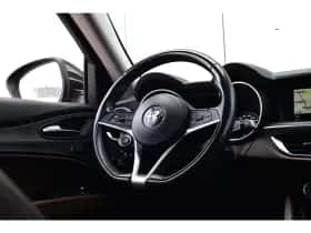 Alfa Romeo Stelvio (2017) thumbnail 29