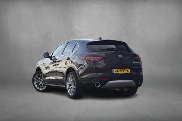 Alfa Romeo Stelvio (2017) thumbnail 36