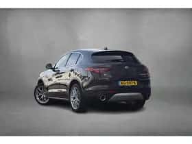 Alfa Romeo Stelvio (2017) thumbnail 36