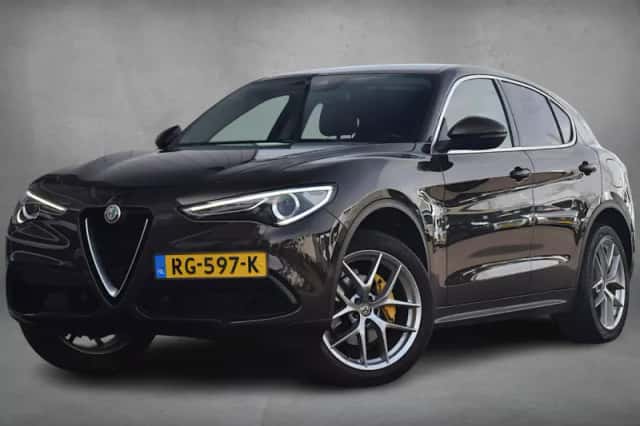 Alfa Romeo Stelvio (2017) thumbnail 37