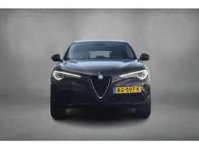 Alfa Romeo Stelvio (2017) thumbnail 8