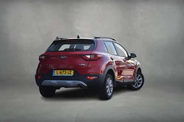 Kia Stonic (2021) thumbnail 3