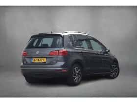 Volkswagen Golf (2017) thumbnail 3