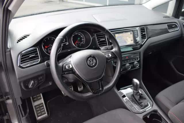 Volkswagen Golf (2017) thumbnail 4
