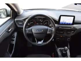 Ford Focus (2022) thumbnail 13