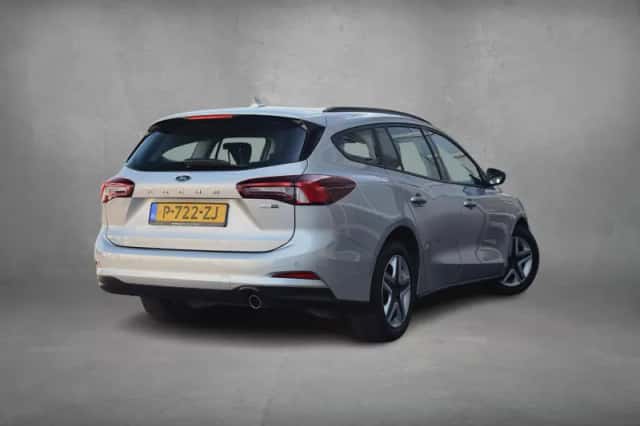 Ford Focus (2022) thumbnail 3