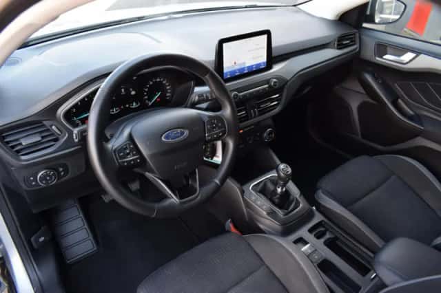 Ford Focus (2022) thumbnail 4