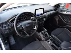 Ford Focus (2022) thumbnail 4