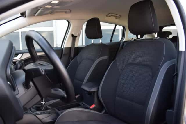 Ford Focus (2022) thumbnail 5