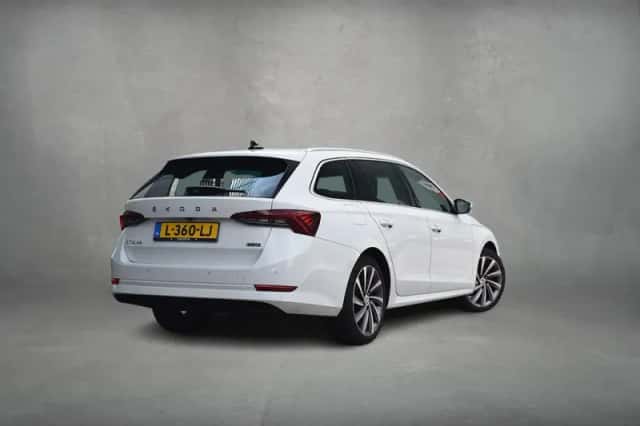 Škoda Octavia (2021) thumbnail 3