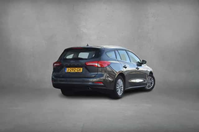 Ford Focus (2020) thumbnail 3