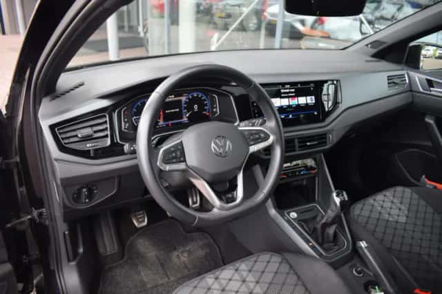 Volkswagen Polo (2023) thumbnail 4
